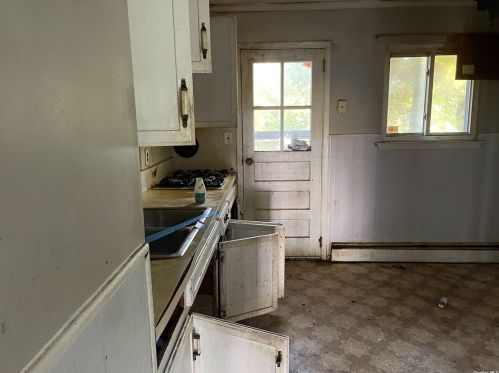 15 Oswego Pl, Babylon NY  11704-1804 exterior