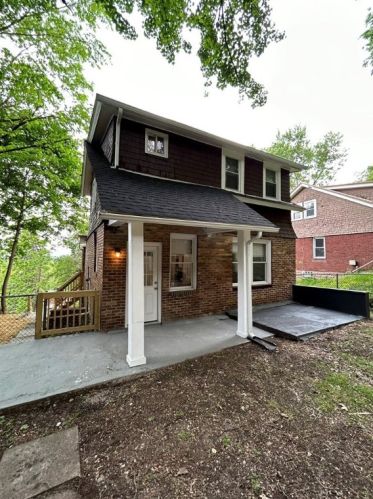5620 Front St, Verona, PA 15147-3116
