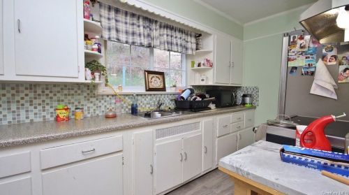 721 Old Kensico Rd, White Plains, NY 10603-3138