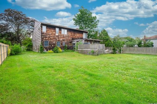 168 Connetquot Rd, Oakdale NY  11769-2118 exterior