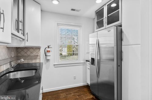 2172 Harbour Dr, Palmyra NJ  08065-1123 exterior