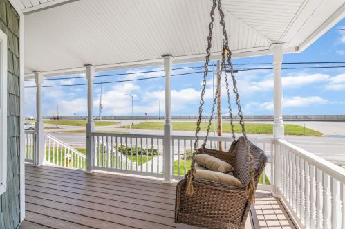 607 Ocean Blvd, Hampton NH  03842-4335 exterior