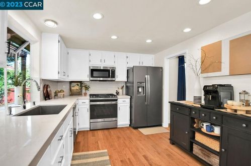 2563 Holly View Ct, Pacheco CA  94553-3457 exterior