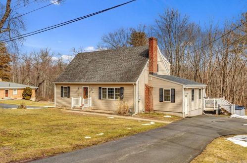 134 Wadhams Rd, Bloomfield, CT 06002-1242