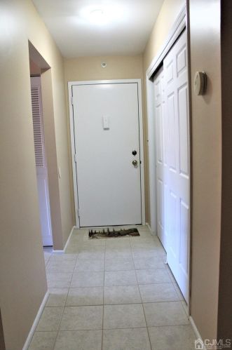 609 Sharon Garden Ct, Woodbridge NJ  07095-4332 exterior