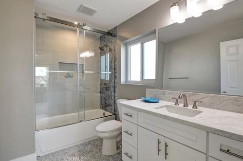 8141 Indianapolis Ave, Huntington Beach CA 92646-5010 exterior