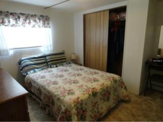 11540 Hickory Ln, Tavares, FL 32778-4714