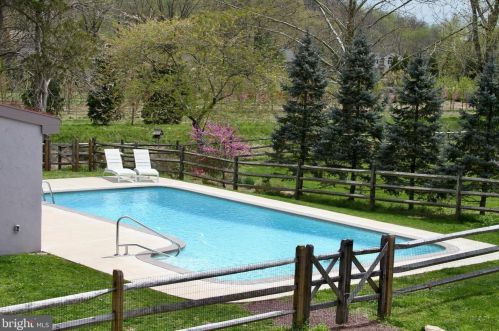 62 River Rd, Pipersville, PA 18947-1618