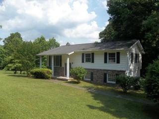 6225 Grove Dr, Knoxville, TN 37918-3820
