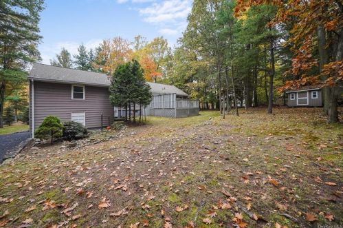 9 Farview Ter, Airmont NY  10901-7531 exterior