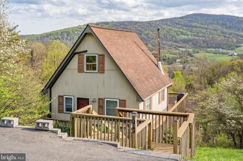 701 Mcintosh Dr, Linden, VA 22642-6214