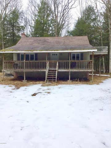 439 Hemlock Ln, Trout Run, PA 17771-9454