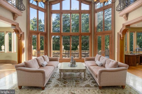 608 Kentland Dr, Great Falls VA  22066-1030 exterior