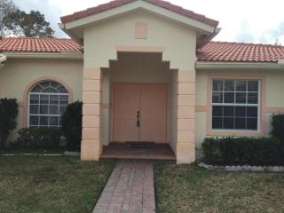 102 Chestnut Cir, West Palm Beach, FL 33411-4736