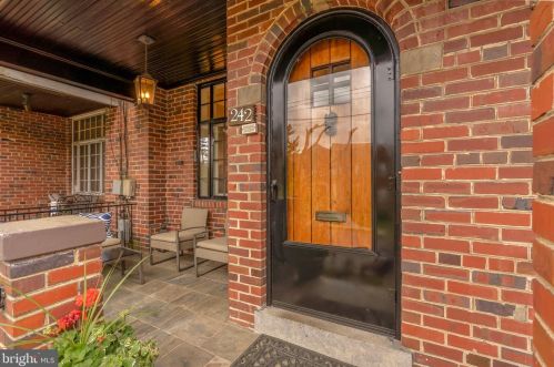 242 Emerson St, Washington DC  20011-4108 exterior