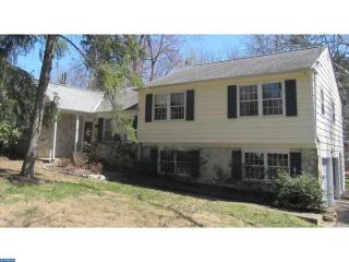 25 Oak Dr, Gardenville PA  exterior