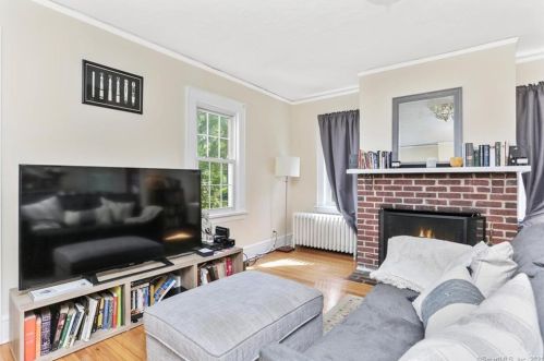28 Ardsley Rd, Stamford CT  06906-2404 exterior