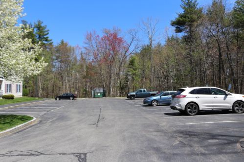18 Crestview Cir, Londonderry NH  03053-2453 exterior