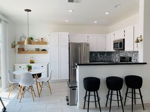 16043 Greyrock St, Victorville CA  92395-8628 exterior
