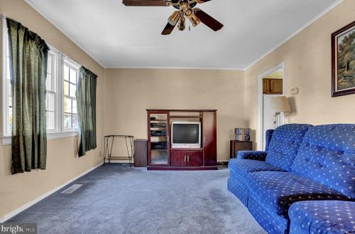 1 Vine Cir, Camp Hill, PA 17011-4338