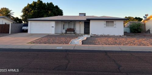 6056 Des Moines St, Mesa, AZ 85205-6722