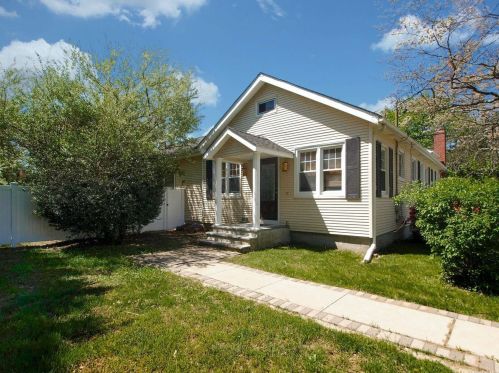36 Harley Ave, Elwood, NY 11731-4911