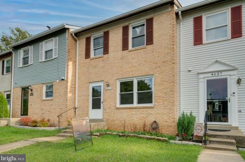 4635 Charlton Ct, Woodbridge VA  22193-3027 exterior