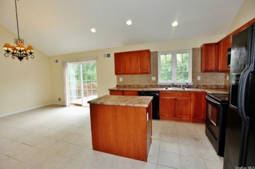 19 Cooke Ln, Monticello, NY 12701-7112