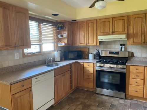 48 Heights Rd, Stony Point NY  10980-1538 exterior