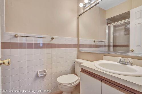 13 Jennings Ct, East Freehold NJ  07728-4320 exterior