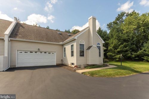 1004 Churchill Ln, Boothwyn, PA 19060-1049
