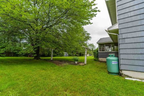 95 Wheeler Ave, Salem NH  03079-3494 exterior