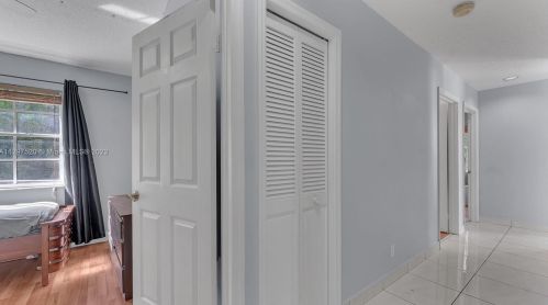 925 202nd Ave, Hollywood FL  33029-3442 exterior