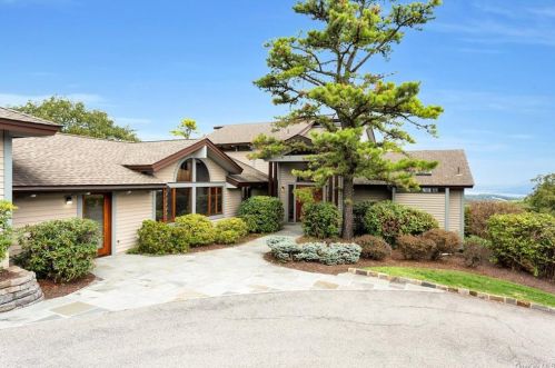 12 Mountain Brook Rd, Cornwall, NY 12518-1809