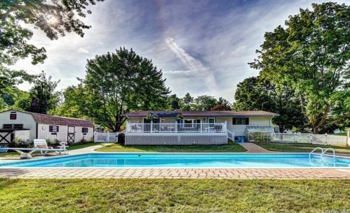 45 Eisenhower Dr, Middletown NY  10940-4543 exterior