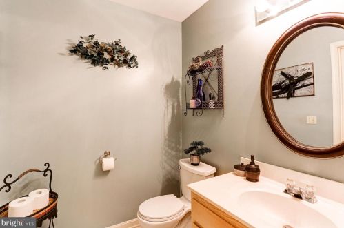 1046 Country Hill Dr, Harrisburg PA  17111-4655 exterior