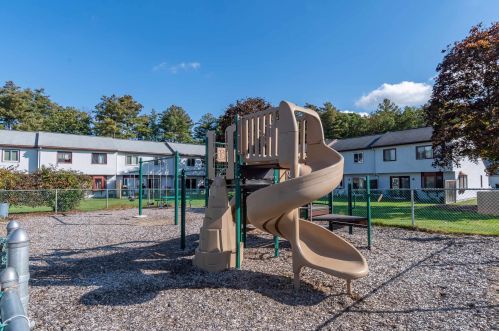 256 Stonebridge Dr, Nashua NH  03063-5097 exterior