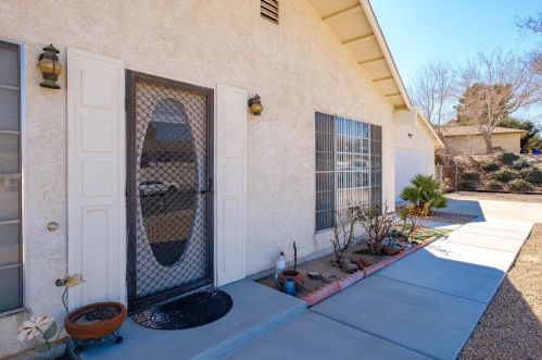 14265 Apple Creek Dr, Victorville, CA 92395-4654