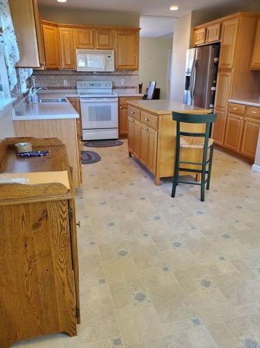 9 Equestrian Way, Poughquag NY  12570-5901 exterior