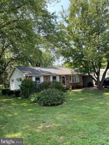 235 Allen Rd, Carlisle, PA 17013-9447