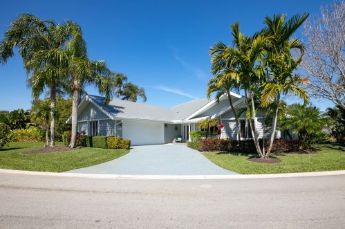 10341 Jupiter Narrows Dr, Hobe Sound, FL 33455-3279