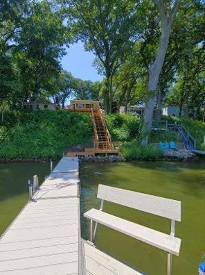 697 Shoreacres Dr, Fairmont, MN 56031-2223