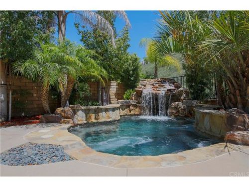 19701 Castille Ln, Santa Clarita, CA 91350-3880