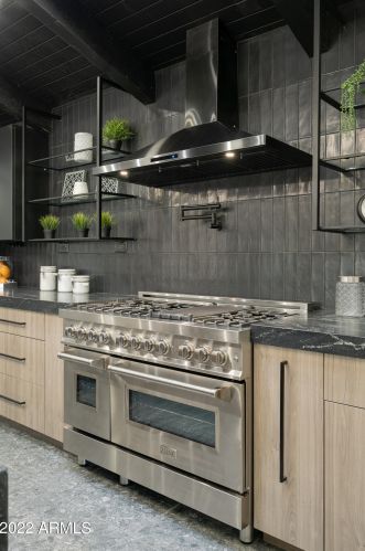 7702 Villa Theresa Dr, Glendale AZ 85308-8092 exterior