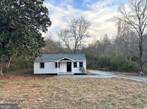 980 Cunningham Rd, Bybee, VA 22963-5204