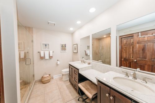 12427 Golf Dr, Thiensville WI  53092-2462 exterior