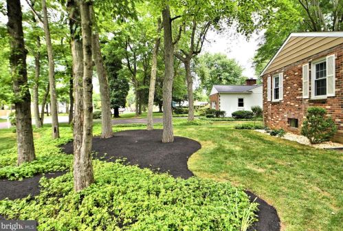 3 South Dr, Lansdale, PA 19446-1704