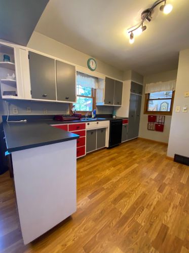 630 Stearns Ave, Paynesville MN  56362-1406 exterior