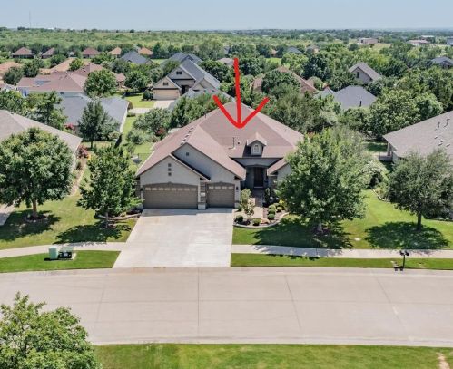 10109 Grandview Dr, Denton, TX 76207-5625