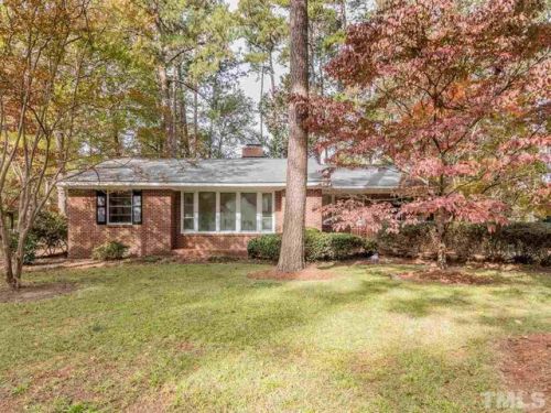 1112 Crescent Dr, Smithfield, NC 27577-3716